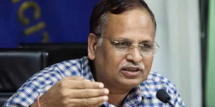 দিল্লীৰ প্ৰাক্তন মন্ত্ৰী সত্যেন্দ্ৰ জৈনে লাভ কৰিলে জামিন; আদালততে উচুপি উঠিল পত্নী