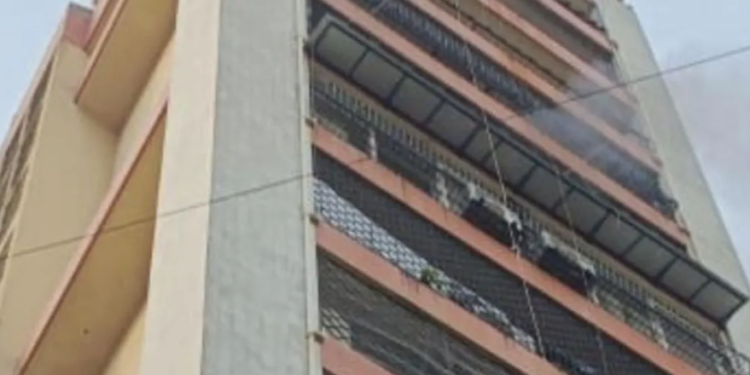 ১৪ মহলীয়া অট্টালিকাত ভয়ংকৰ অগ্নিকাণ্ড; ৩ জন লোকৰ মৃত্যু