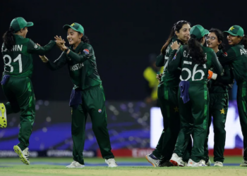 ভাৰতৰ ভাগ্য পাকিস্তানৰ হাতত; আজি দেশৰ ক্ৰিকেট অনুৰাগীয়ে সমৰ্থন আগবঢ়াব পাকিস্তানক