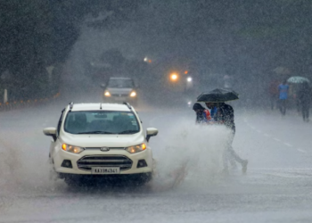 নেৰানেপেৰা বৰষুণৰ মাজতে খহি পৰিল নিৰ্মাণাধীন অট্টালিকা; ১৭ জন শ্ৰমিক আৱদ্ধ