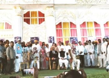 ১ টকাত বিবাহ, বিবাহ-পাশত আৱদ্ধ হয় ১১ টাকৈ দম্পতী