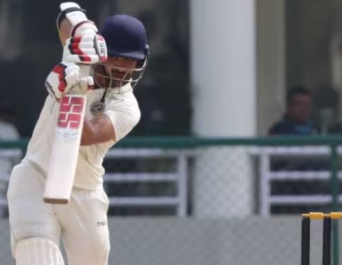 টীম ইণ্ডিয়াৰ দুৱাৰদলিত “3 Idiots” ৰ প্ৰযোজকৰ পুত্ৰ, কোন এইগৰাকী খেলুৱৈ