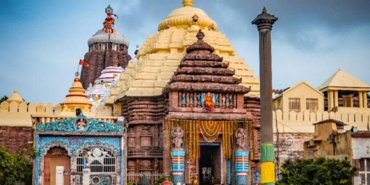 জগন্নাথ মন্দিৰলৈ নাযাবলৈ পৰামৰ্শ প্ৰশাসনৰ; ১২০-১২৫ কিলোমিটাৰ বেগেৰে আহি আছে ‘দানা’