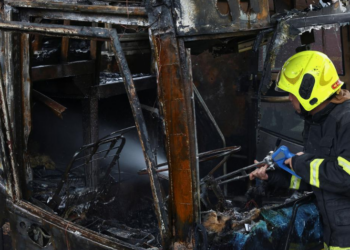 শিক্ষাৰ্থী কঢ়িওৱা বাহনত ভয়ংকৰ অগ্নিকাণ্ড; শিক্ষাৰ্থীসহ ২৫ গৰাকী লোকৰ মৃত্যু