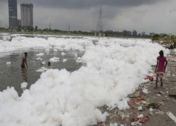 ধাৰাবাহিকভাৱে বিষাক্ত হৈ পৰিছে দিল্লীৰ বায়ু, বংগোপসাগৰত ঘূৰ্ণীবতাহৰ ত্ৰাস, ৪খন ৰাজ্যত সতৰ্কতা জাৰী