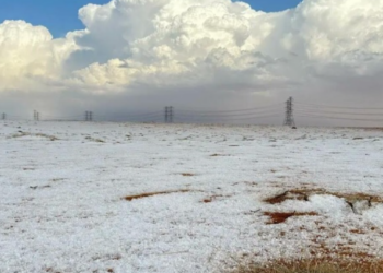 অভূতপূৰ্ব! বৰফৰ শুভ্ৰ আচ্ছাদনে ঢাকি ধৰিছে মৰুৰ দেশ ছৌদি আৰৱ