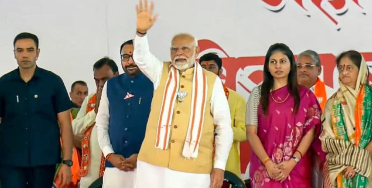 মহা বিকাশ অঘাড়ীৰ গাড়ীত না চকা আছে না ব্ৰেক : বিৰোধীক ক্ষুৰধাৰ সমালোচনা মোদীৰ