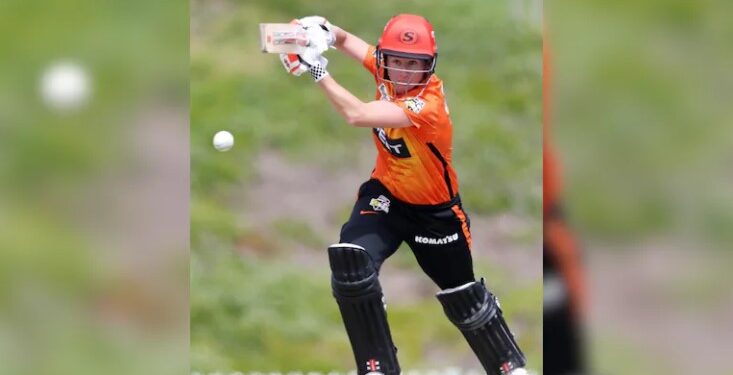 ইতিহাসৰ পৃষ্ঠাত নাম লিপিবদ্ধ বেথ মুনীৰ; এই বিশেষ কৃতিত্ব অৰ্জন কৰা প্ৰথমগৰাকী ক্ৰিকেটাৰ