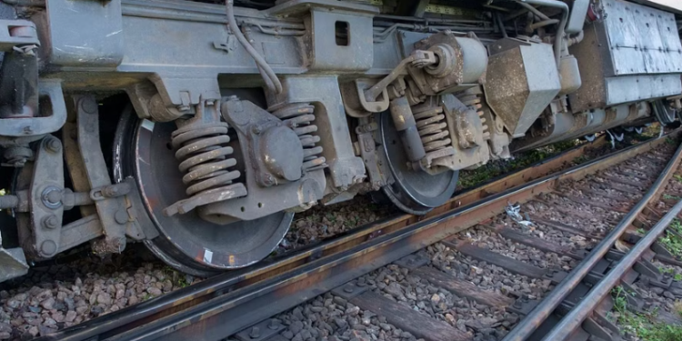 মালবাহী ৰে’ল লাইনচ্যুত; বৰাক উপত্যকা আৰু ত্ৰিপুৰাৰ মাজত ৰে’ল সেৱা ব্যাহত