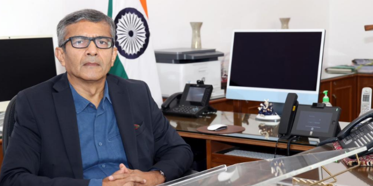 দেশৰ নতুন প্ৰতিৰক্ষা সচিবৰ দায়িত্বত ৰাজেশ কুমাৰ সিং; জানো আহক তেওঁ কোন?