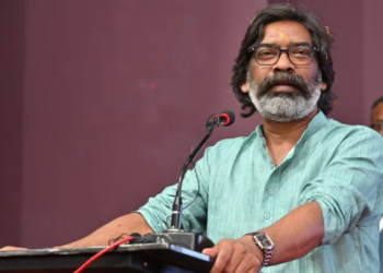 আচৰিত কাণ্ড! এগৰাকী  মুখ্যমন্ত্ৰীৰ ৫ বছৰত বৃদ্ধি পালে ৭ বছৰ বয়স