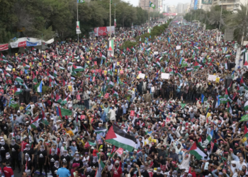 পাকিস্তানত অস্থিৰ পৰিস্থিতি,  ৰাজপথলৈ ওলাই আহিল ইমৰাণ খানৰ সমৰ্থক