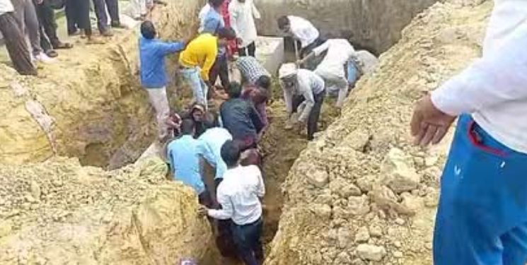 শিহৰণকাৰী ঘটনা; মাটি আনিবলৈ গৈ ১০ বছৰীয়া কিশোৰীসহ চাৰিগৰাকী মহিলাৰ মৃত্যু