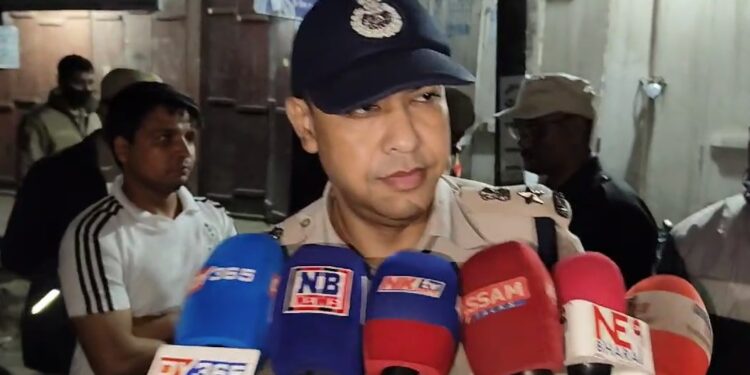 বিলাসীপাৰাত ভয়ংকৰ গুলীচালনা; বাইকত অহা দুৰ্বৃত্তৰ গুলীত আহত তিনিজন