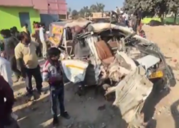 ভয়ংকৰ পথ দুৰ্ঘটনা; ট্ৰাক-ভেনৰ সংঘৰ্ষত তিনিটা শিশুসহ ৬ জন লোকৰ মৃত্যু