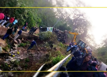 ভক্তৰে ভৰা বাহন দুৰ্ঘটনাগ্ৰস্ত; ঘটনাত ৪ জনৰ মৃত্যু, ৪০ জন আহত