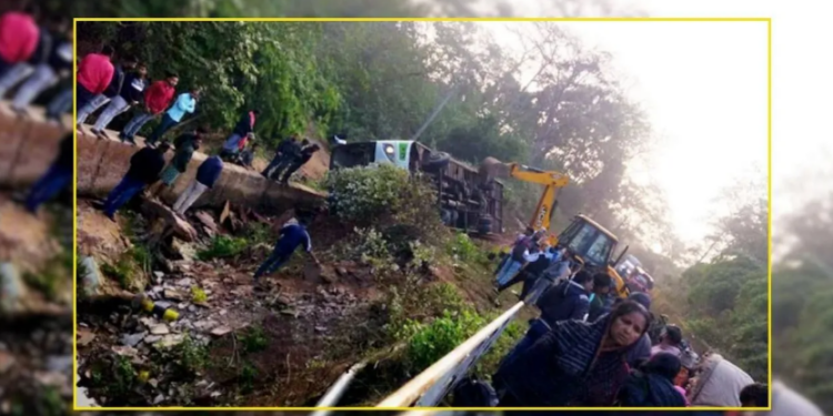 ভক্তৰে ভৰা বাহন দুৰ্ঘটনাগ্ৰস্ত; ঘটনাত ৪ জনৰ মৃত্যু, ৪০ জন আহত