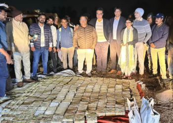 হাবিৰ মাজত এখন বাহন, বাহনৰ ভিতৰত ৫২ কেজি সোণ আৰু কোটি কোটি টকা… পঢ়ক সবিশেষ
