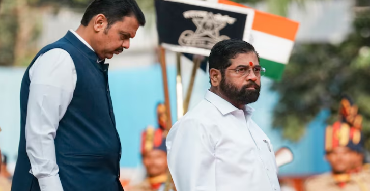 একনাথ সিন্দেক সাক্ষাৎ কৰিবলৈ মুখ্যমন্ত্ৰী আৱাসত উপস্থিত দেৱেন্দ্ৰ ফাড়নাৱিছ