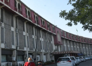 ব্যৱসায়ীৰ বাসগৃহৰ পৰা উদ্ধাৰ আধা কুইণ্টল সোণৰ লগতে ৪ কোটি নগদ ধন, স্তম্ভিত সকলো