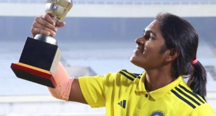 ক্ৰিকেটৰ বাবে আধাতে পঢ়া এৰা ছিমৰন হ’ল কোটিপতি