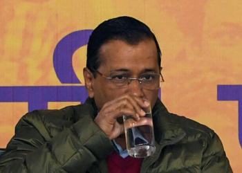 কেজৰিৱালৰ দলত মোক্ষম আঘাত; নিৰ্বাচনৰ ৫ দিন পূৰ্বে ৭ বিধায়কৰ দল ত্যাগ