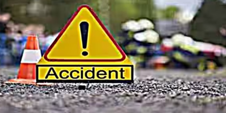 শিক্ষাৰ্থীৰে ভৰা বাহনত প্ৰচণ্ড খুন্দা ট্ৰাকৰ; চালকসহ ৩জন ছাত্ৰৰ মৃত্যু