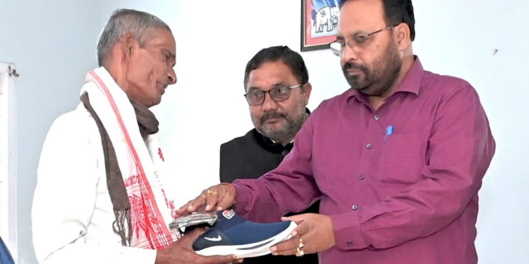 অতুলৰ অতুলনীয় দৃষ্টান্ত…