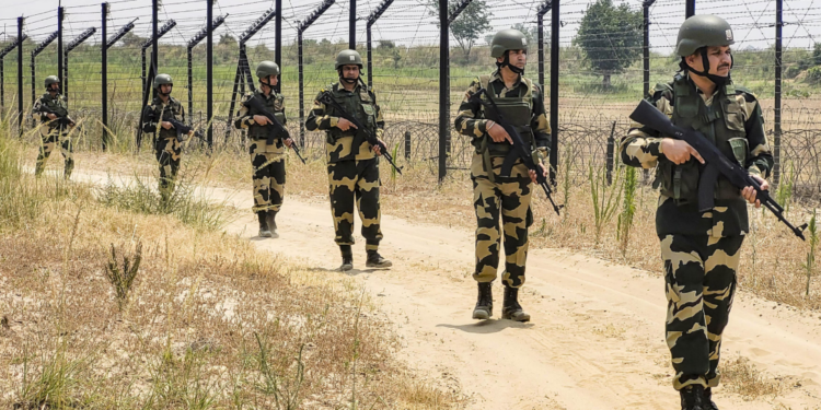 ভাৰতত প্ৰৱেশ কৰিব খোজা ৬ গৰাকী বাংলাদেশী নাগৰিকক গ্ৰেপ্তাৰ