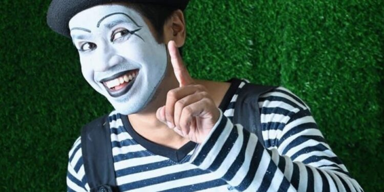 অসমৰ যুৱ মূকাভিনেতা মিনাংক ডেকালৈ কেন্দ্ৰীয় চৰকাৰৰ ফেল’শ্বিপ