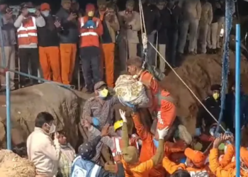 ১০ দিনৰ মূৰত উদ্ধাৰ হ’ল ৩ বছৰীয়া চেতনা; পৰিছিল ৭০০ ফুট দ’ গাঁতত