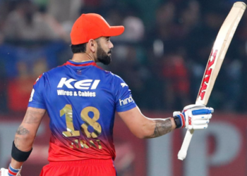 বিপদত কোহলীৰ কেৰিয়াৰ! কি কৈছিল RCBৰ প্ৰাক্তন অধিনায়কৰ পৰা সকলোৱে?