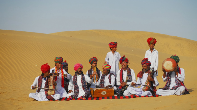 “ঘূমাৰ” আৰু “পধাৰো ম্হাৰে দেশ”ৰ দৰে জনপ্ৰিয় গীত উপহাৰ দিয়া ৰাজস্থানৰ এই মুছলমান সম্প্ৰদায়ৰ বিষয়ে আপুনি জানেনে?