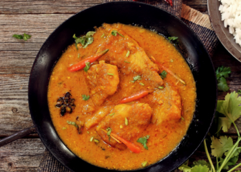 পুনৰ বিতৰ্কত শংকৰ সংঘ! তোলনীয়া বিয়াত মাছ-মাংস খুওৱাৰ বাবে এঘৰীয়া হ’ল এটি পৰিয়াল