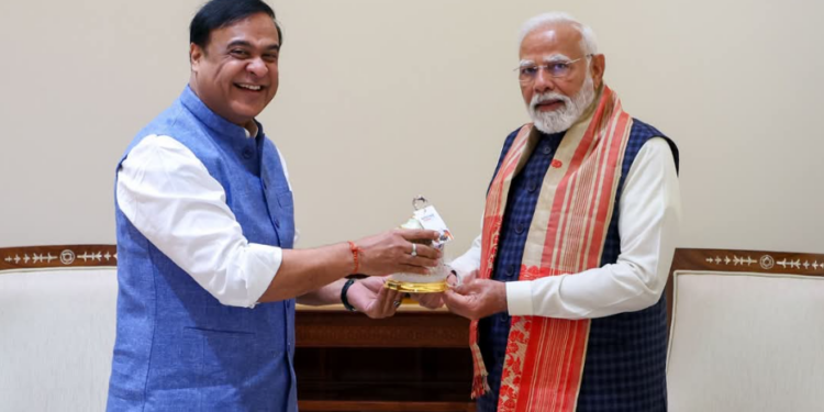 প্ৰধানমন্ত্ৰী নৰেন্দ্ৰ মোদীক সাক্ষাৎ মুখ্যমন্ত্ৰী হিমন্ত বিশ্ব শৰ্মাৰ
