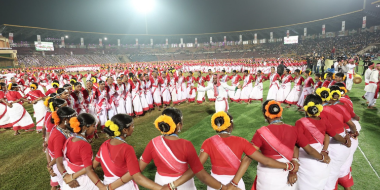 চাহ জনজাতিৰ চহকী সংস্কৃতিক বিশ্বৰ বুকুত প্ৰতিষ্ঠিত কৰাৰ লক্ষ্যৰে সৰুসজাইত আজি ‘ঝুমইৰ বিনন্দিনী’