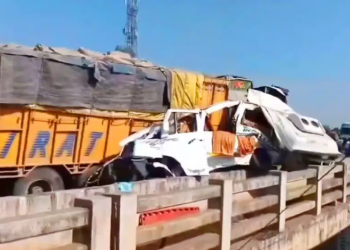 ভয়ংকৰ পথ দুৰ্ঘটনা; মহাকুম্ভৰ পৰা ওভতা ৭ ভক্তৰ মৃত্যু, গুৰুতৰভাৱে আহত দুজন