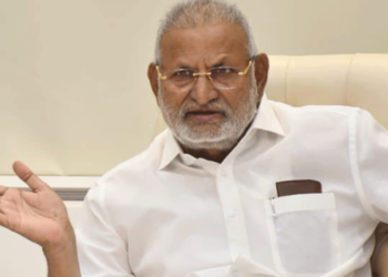 কৃষি মন্ত্ৰী আৰু তেওঁৰ ভাতৃক ২ বছৰৰ শাস্তি; ভুৱা নথি-পত্ৰৰে সৰকাইছিল মুখ্যমন্ত্ৰী কোটাৰ ফ্লেট…