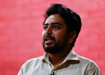 শ্বেখ হাছিনা চৰকাৰক ক্ষমতাৰ পৰা উৎখাত কৰা ছাত্ৰ নেতাৰ অন্তৱৰ্তীকালীন চৰকাৰৰ পৰা পদত্যাগ