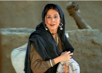 পৰিচালকৰ সৈতে প্ৰেম! নিজেই নিজৰ কেৰিয়াৰ ধ্বংস কৰিলে এইগৰাকী বলীউড অভিনেত্ৰীয়ে