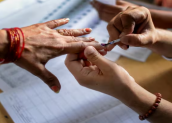 কাৰ দখলত দিল্লী? নিৰ্ণয় হ’ব ৭০টা সমষ্টিত ৭০০ প্ৰাৰ্থীৰ ভাগ্য