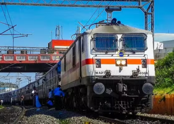 ৰে’লযাত্ৰীৰ বাবে সুখবৰ, Indian Railways য়ে মুকলি কৰিছে ‘SwaRail’ এপ