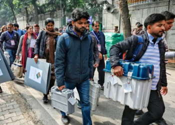 কাৰ দখললৈ যাব দিল্লীৰ ৰাজপাট?