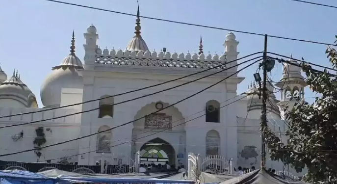 আলিগড় জামা মছজিদক লৈ বিতৰ্ক, মোগলৰ বংশধৰে দাবী কৰে মালিকীস্বত্ব