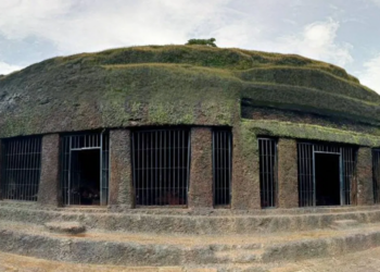 গোৱাত থকা পঞ্চ-পাণ্ডৱৰ গুহাৰ লগত জড়িত কিছু কাহিনী শুনো আহক…