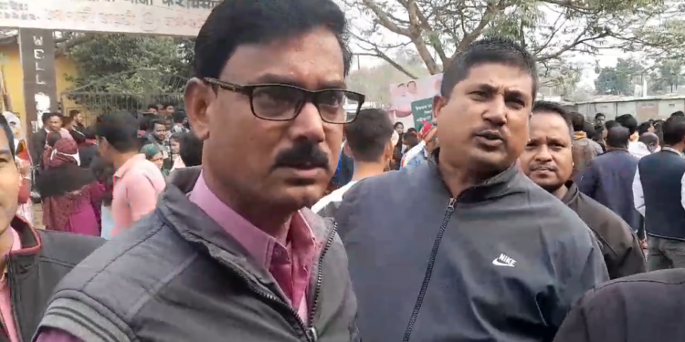 হাইস্কুল শিক্ষান্ত পৰীক্ষা কেন্দ্ৰত অঘটন, ৰাইজৰ ৰোষত প্ৰধান শিক্ষক
