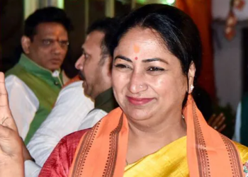 ৰেখা গুপ্তাৰ সৈতে শপত গ্ৰহণত উপস্থিত ছয় মন্ত্ৰী কোন?