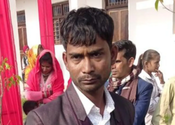 কইনাৰ সলনি কইনাৰ ঘনিষ্ঠ বান্ধৱীক মালা পিন্ধাই বিপদত দৰা, বিবাহস্থলীত লাগে হুৱা-দূৱা