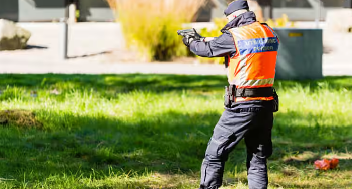 বিদ্যালয় পৰিসৰত ভয়ংকৰ গুলীচালনা; ১০ জন লোকৰ মৃত্যু, বহু আহত