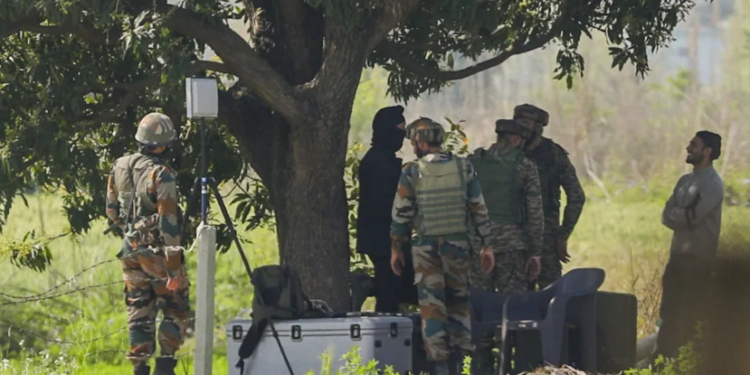 জম্মু-কাশ্মীৰৰ কথুৱাত সন্ত্ৰাসবাদীৰে ভয়ংকৰ সংঘৰ্ষ নিৰাপত্তাৰক্ষীৰ; এজন আৰক্ষী আহত